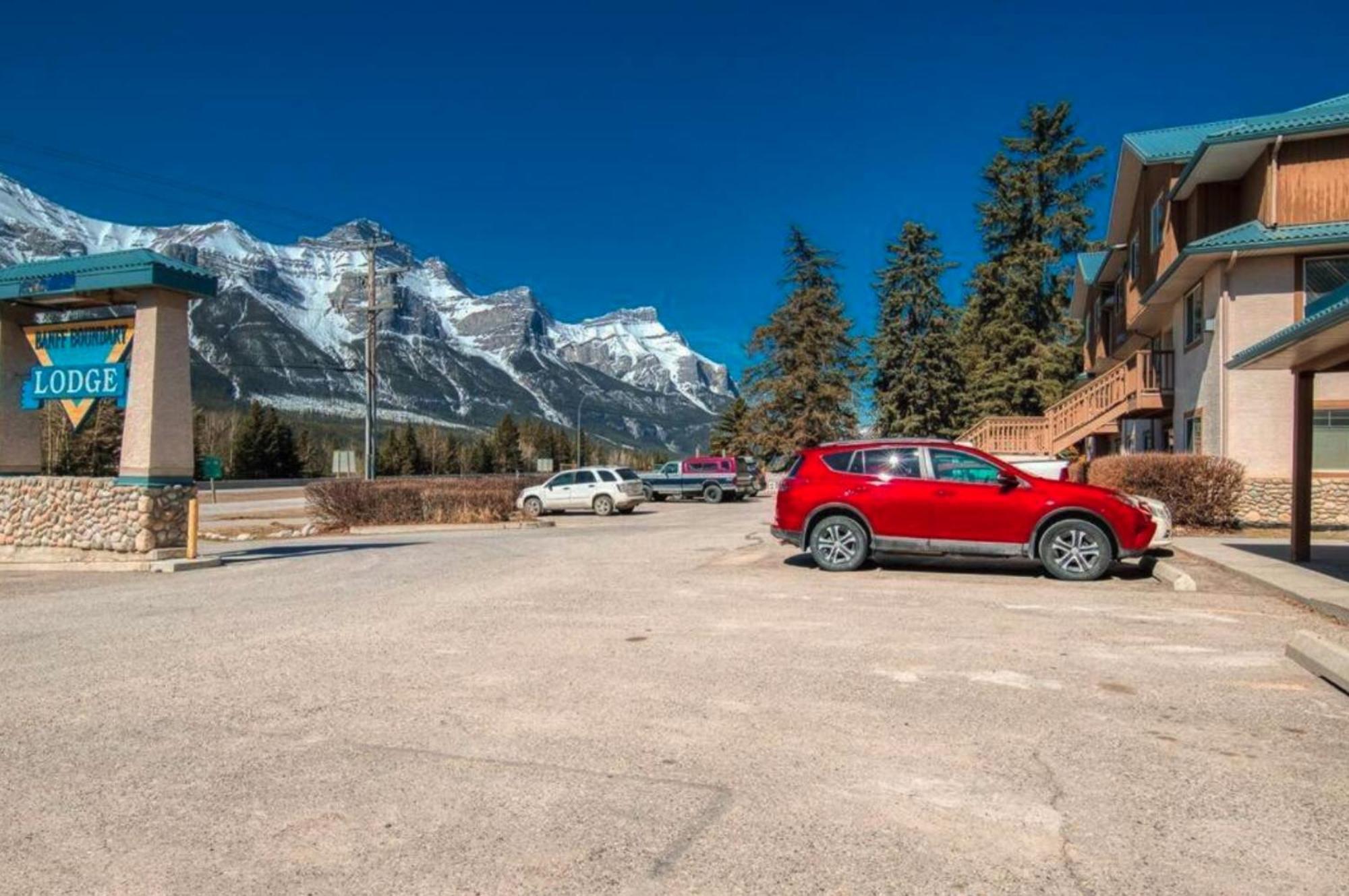 B212 Hot Tub, Ac X3, Parking, 2 Min To Banff Gate Apartment Canmore Exterior photo
