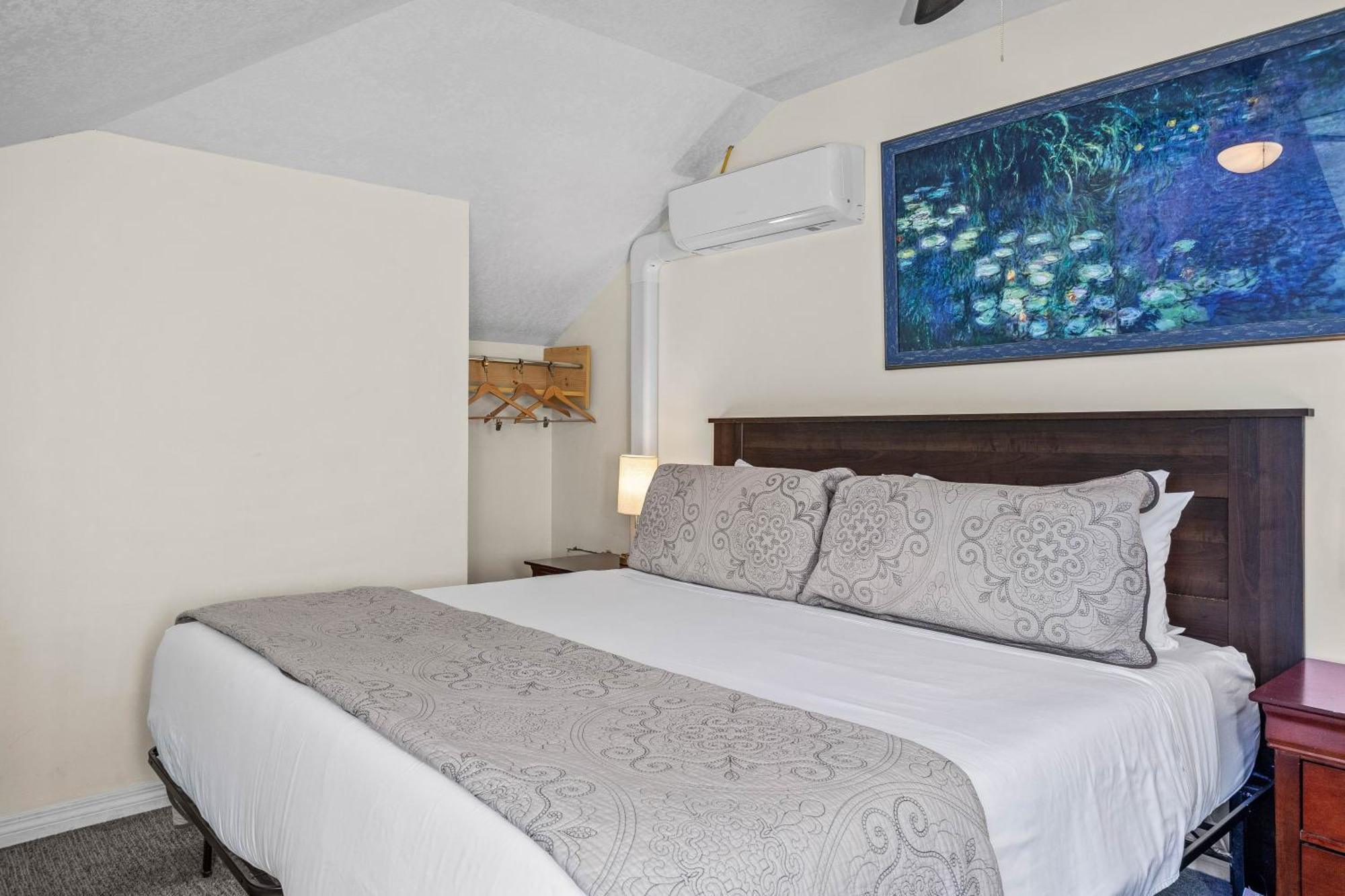 B212 Hot Tub, Ac X3, Parking, 2 Min To Banff Gate Apartment Canmore Exterior photo