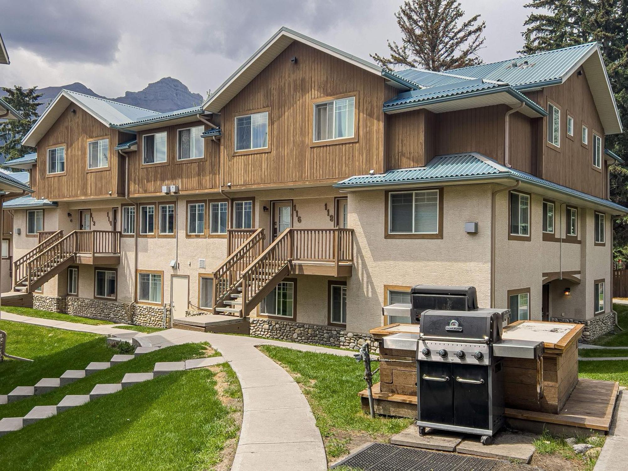 B212 Hot Tub, Ac X3, Parking, 2 Min To Banff Gate Apartment Canmore Exterior photo