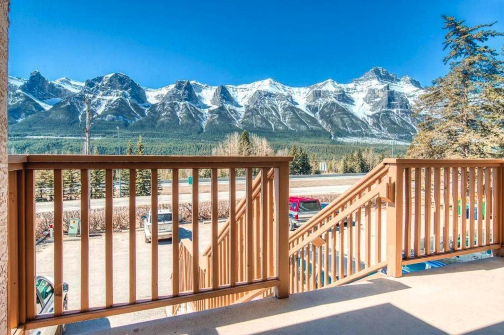 B212 Hot Tub, Ac X3, Parking, 2 Min To Banff Gate Apartment Canmore Exterior photo