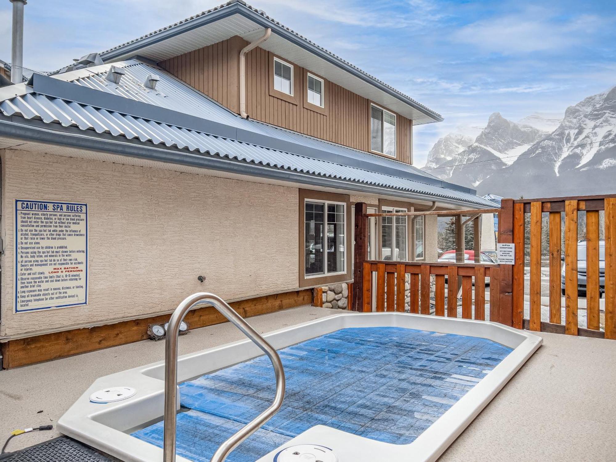 B212 Hot Tub, Ac X3, Parking, 2 Min To Banff Gate Apartment Canmore Exterior photo