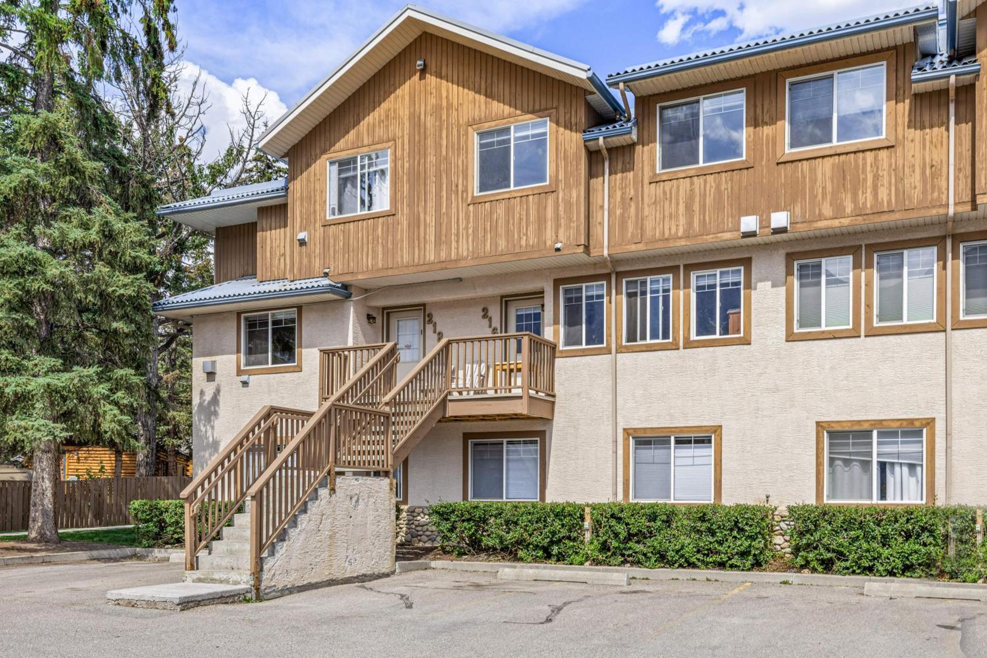 B212 Hot Tub, Ac X3, Parking, 2 Min To Banff Gate Apartment Canmore Exterior photo