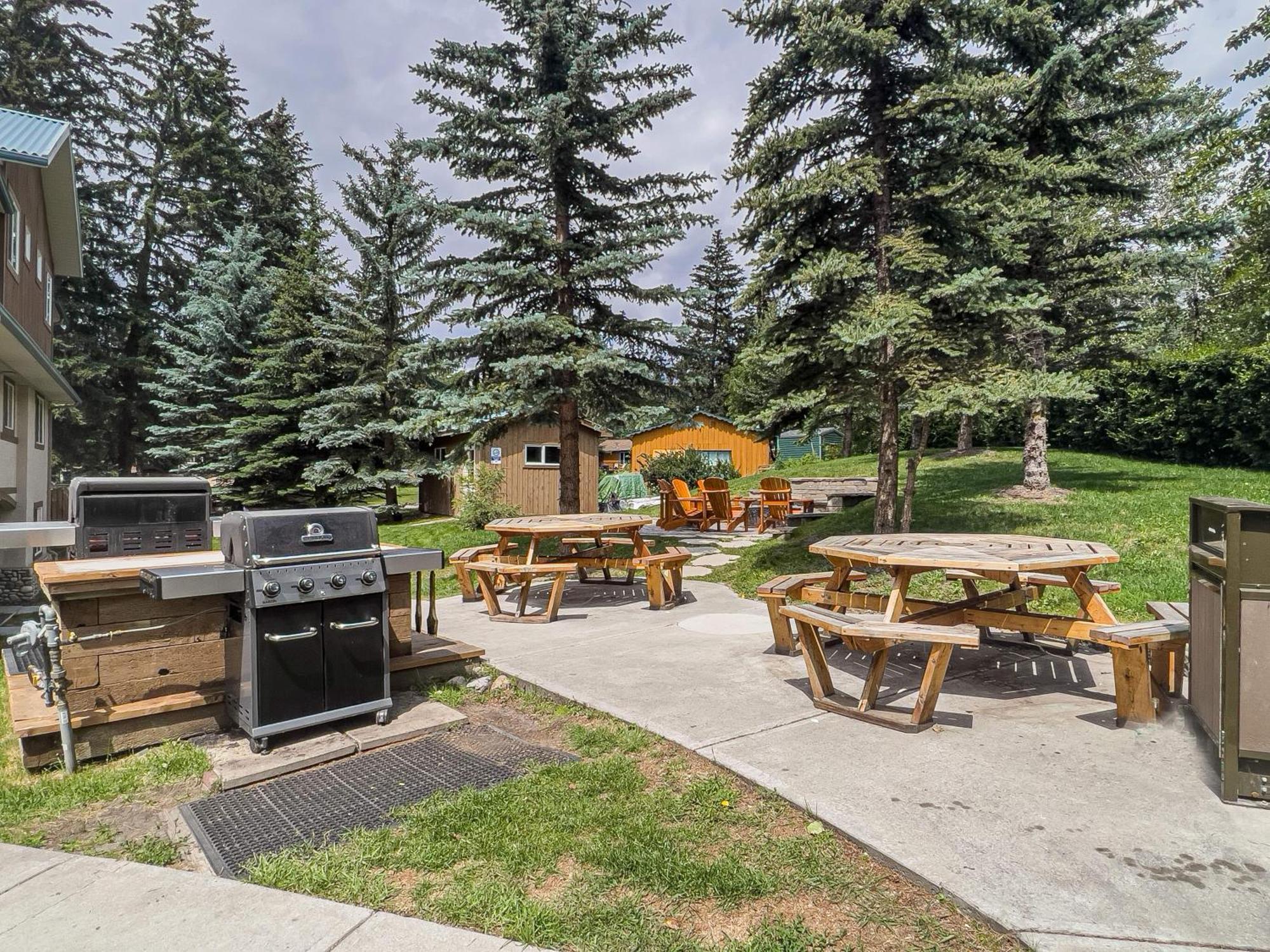B212 Hot Tub, Ac X3, Parking, 2 Min To Banff Gate Apartment Canmore Exterior photo