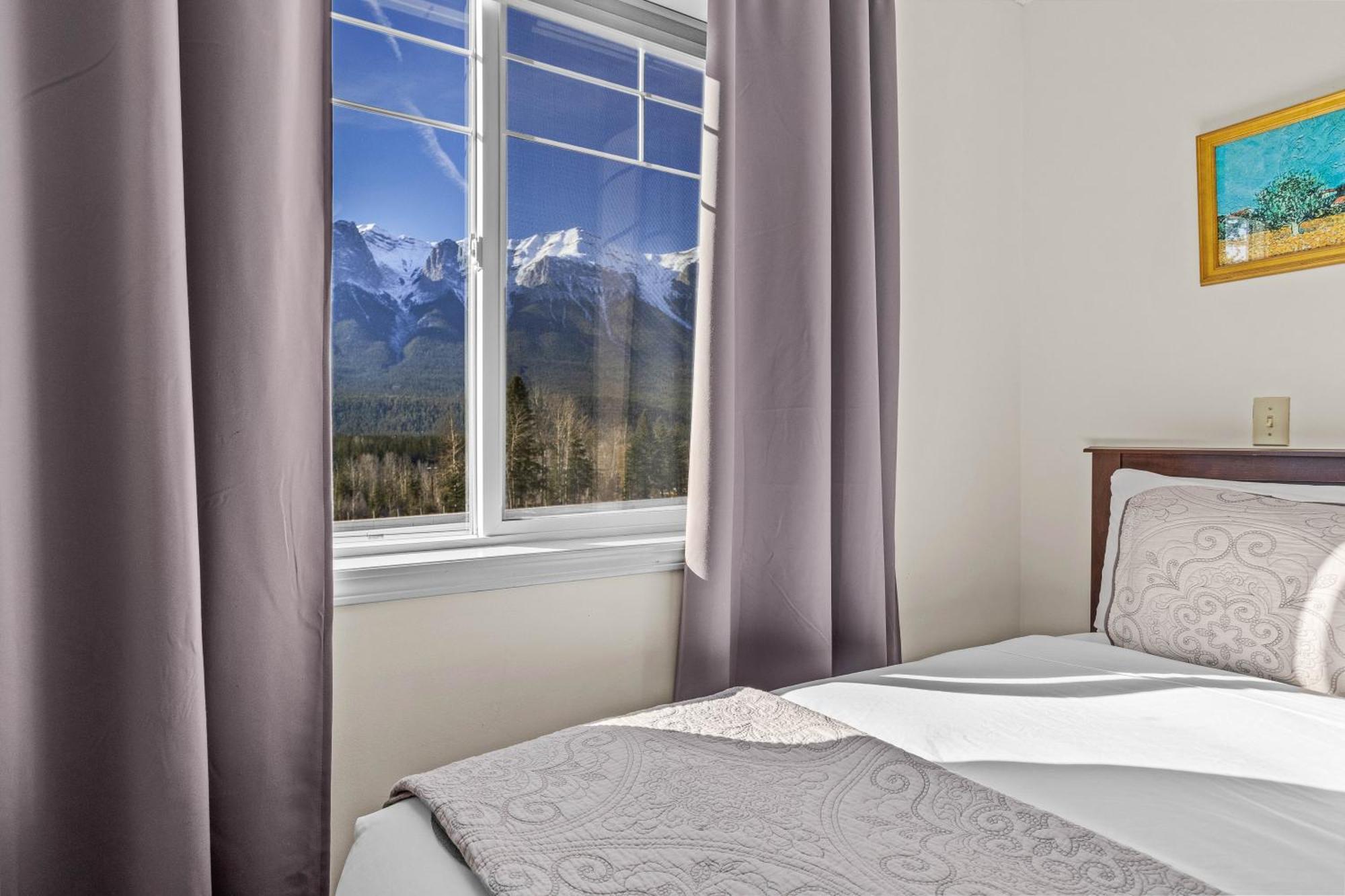 B212 Hot Tub, Ac X3, Parking, 2 Min To Banff Gate Apartment Canmore Exterior photo