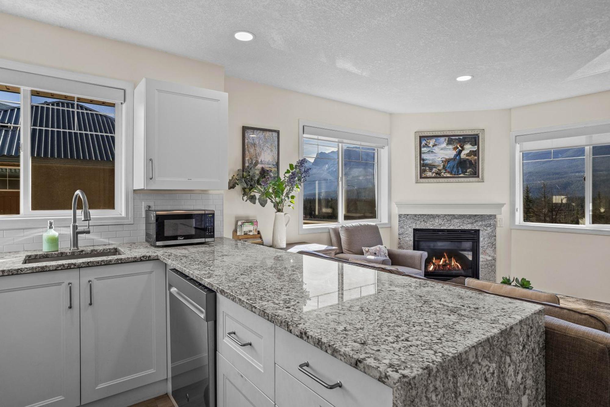 B212 Hot Tub, Ac X3, Parking, 2 Min To Banff Gate Apartment Canmore Exterior photo