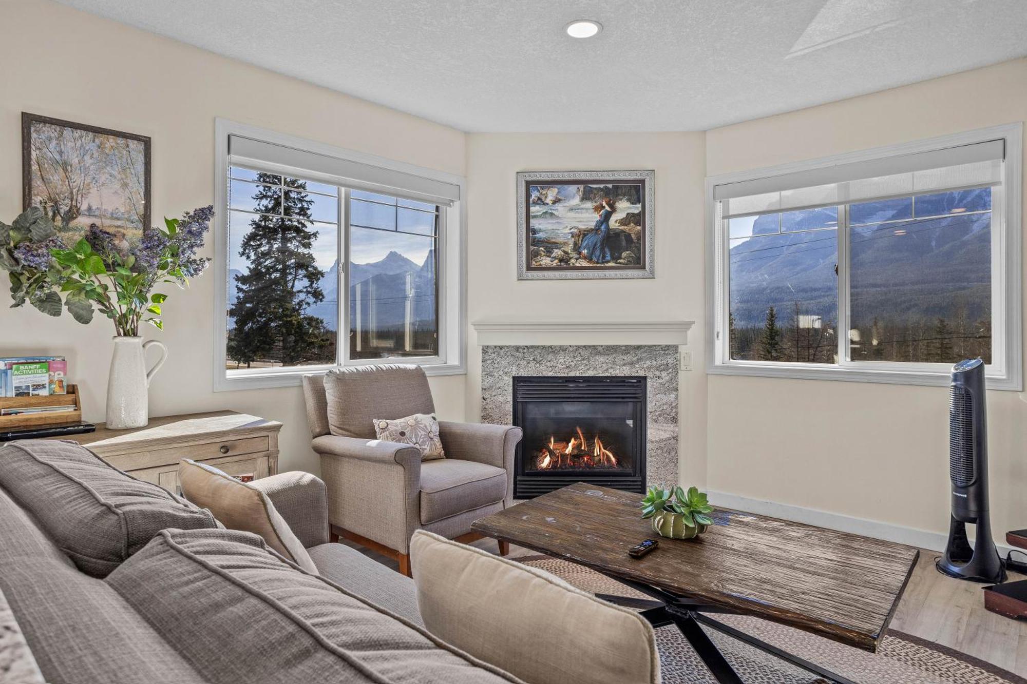 B212 Hot Tub, Ac X3, Parking, 2 Min To Banff Gate Apartment Canmore Exterior photo